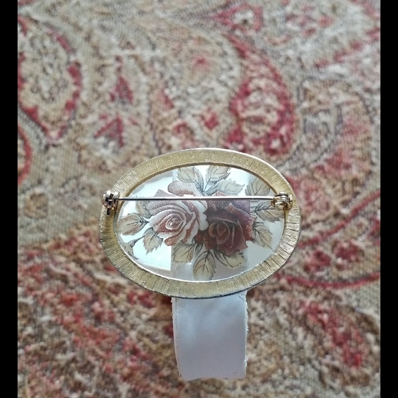 Etched Roses Brooch - Picture 8 of 16